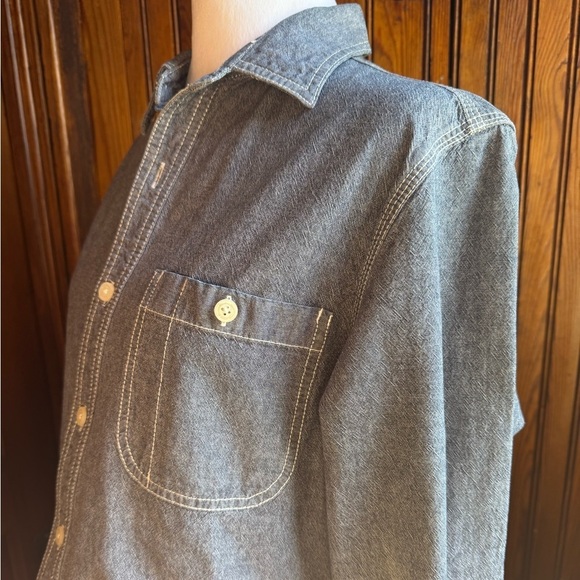 Men’s FOSSIL Button Down Shirt Size Medium Vintage Fit Denim - Picture 2 of 6